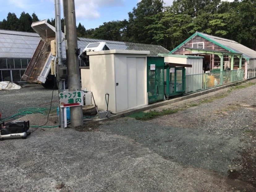 キャンプ場入場路