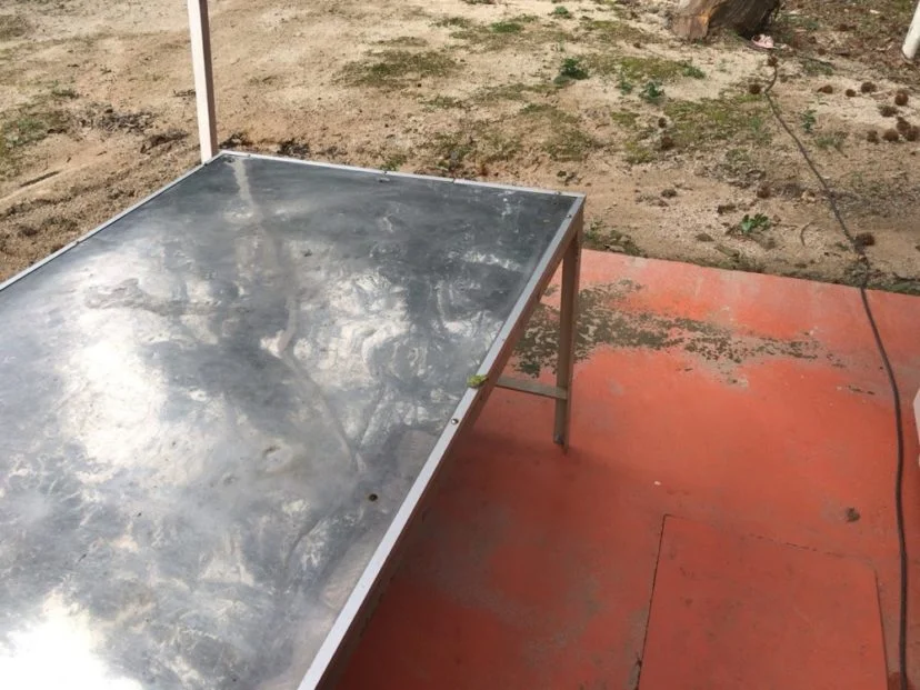 炊事場のテーブル