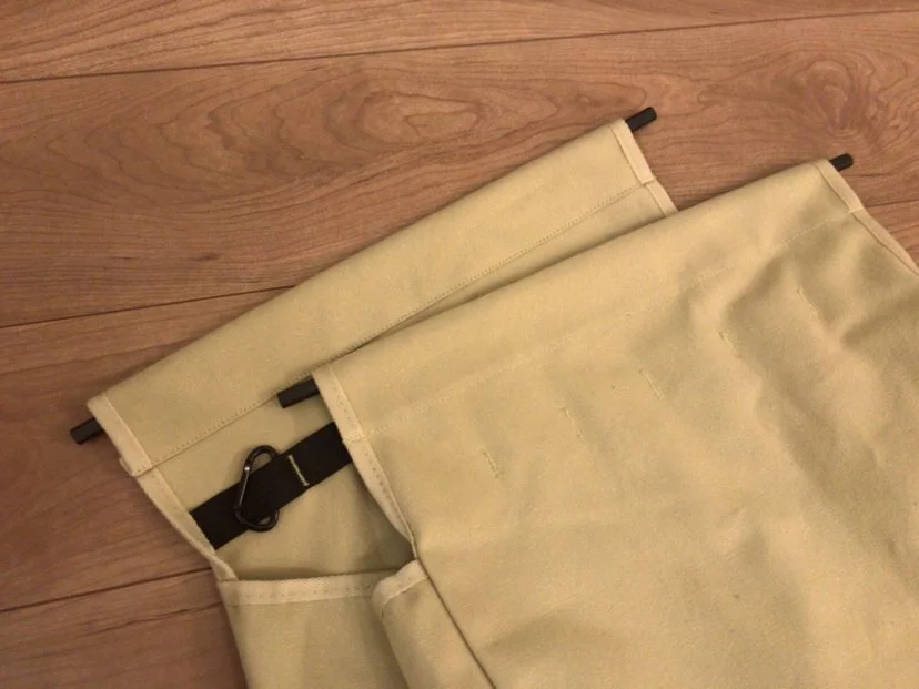 帆布に楕円形ポールを差し込む