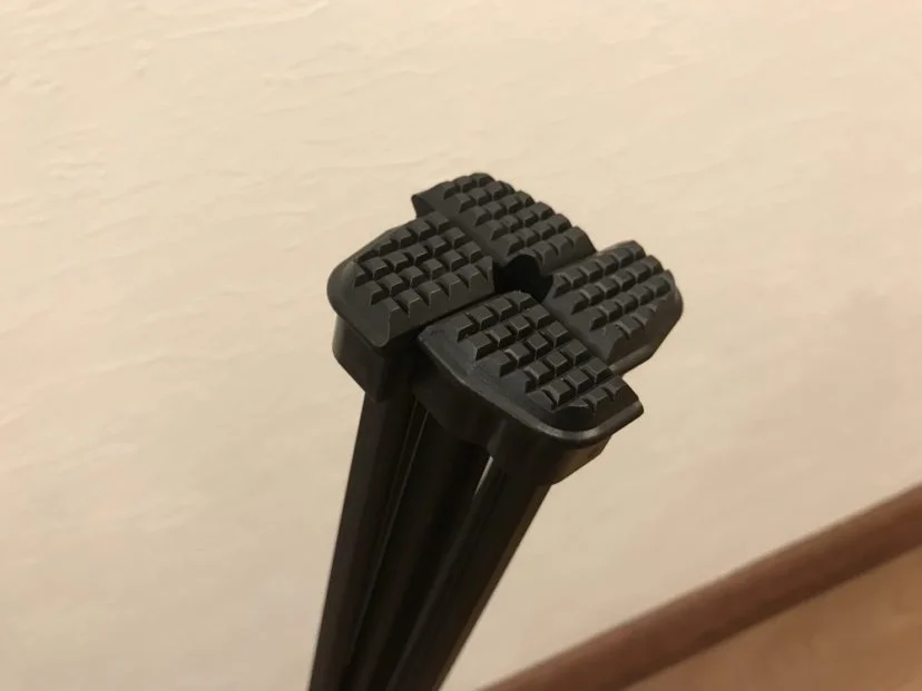 足のフレームの裏