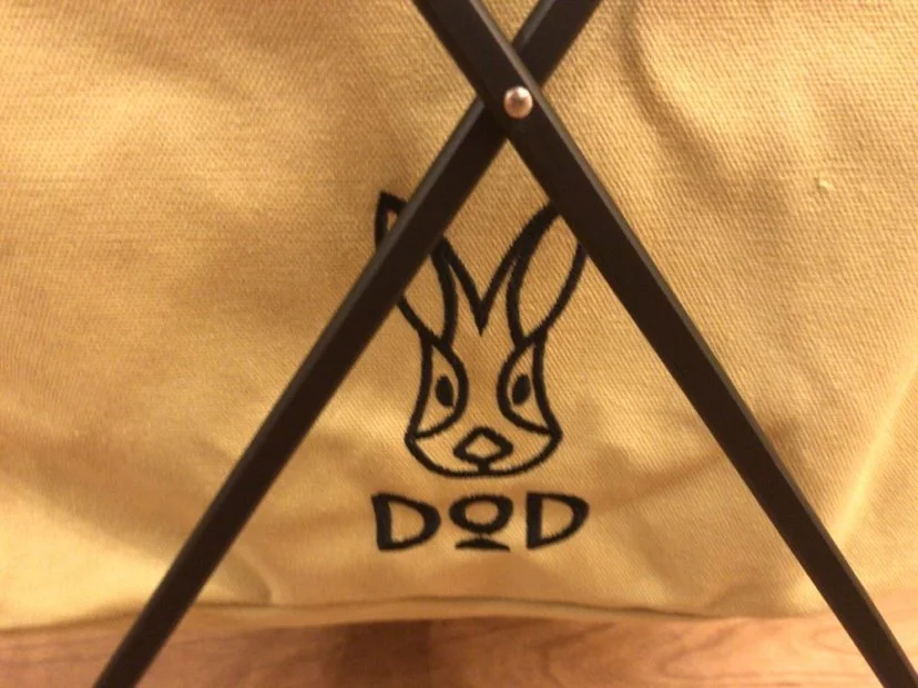 ロゴが隠れて見えにくい