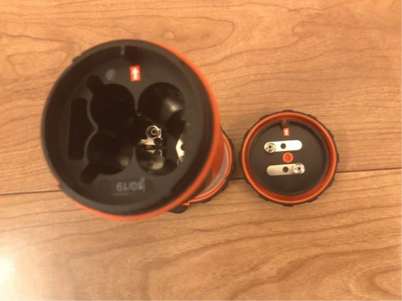 閉じる時は蓋と本体の矢印を合わせてねじり締めるだけとコツも要らず簡単