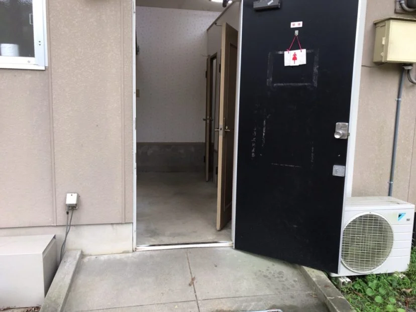 自然の森ファミリーオートキャンプ場の女子トイレ